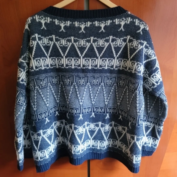 SOLD Chanel CC logo Cashmere Sweater - Picture 2 of 8